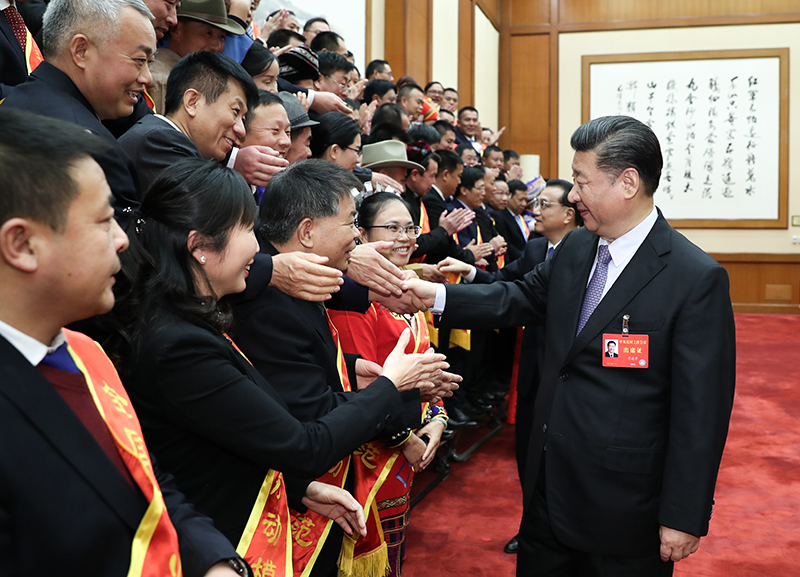 12月28日至29日,中央农村工作会议在北京举行。会前,习近平等亲切会见受邀列席全国农业工作会议的全国农业劳动模范和先进工作者代表。